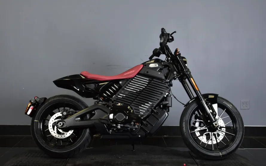 Kenevir kompozit parçalı bir Harley Davidson Motorbisiklet